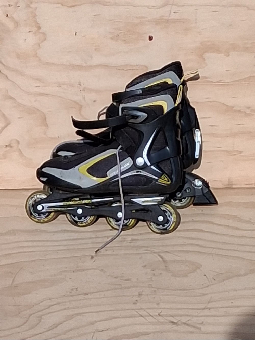 Adult Adjustable Inline Skates - Black & Yellow